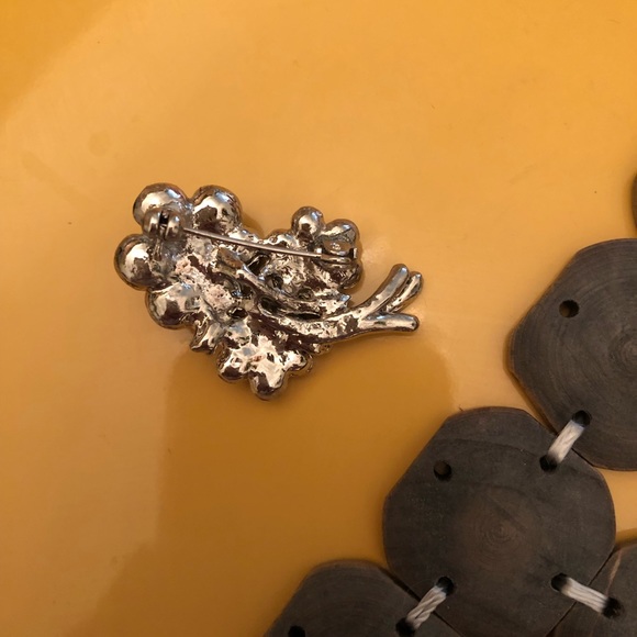 Unique! 💐 Floral Brooch Pin - Picture 3 of 4